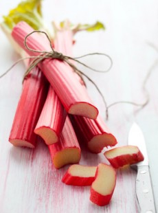 la-recette-de-la-semaine-par-anael-stolz-clafoutis-a-la-rhubarbe-51281